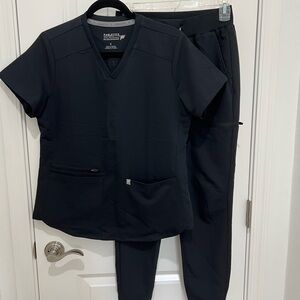 Black Women's Fabletics Scrub Set New